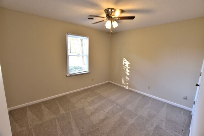 Building Photo - 728 Salisbury Dr