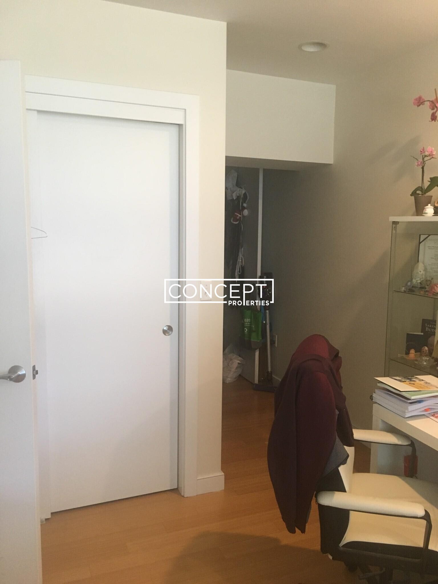 Building Photo - 601 Albany St