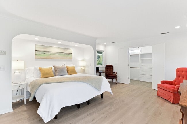 Building Photo - Solita @ 2 Sand Dollar Lane