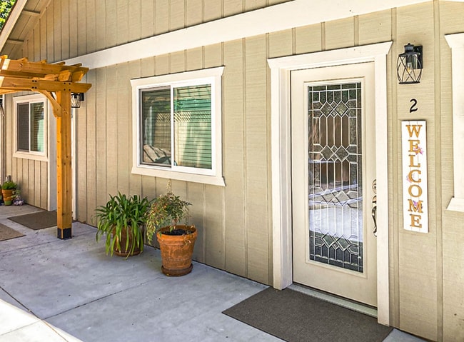 Building Photo - 571 Hill St