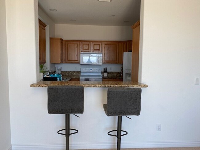 Building Photo - 3 BR + Bonus, Fully furnished, Includes Ut...
