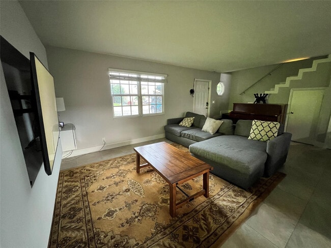 Building Photo - 1410 NE 56th Ct