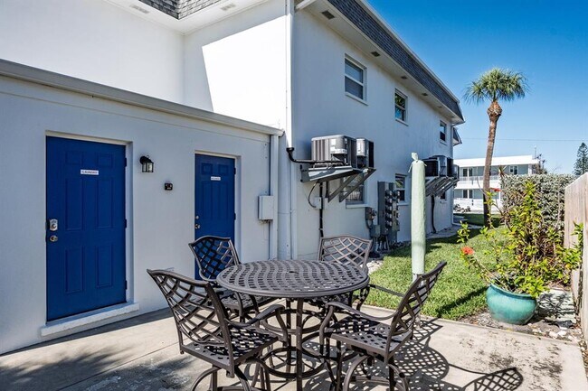 Building Photo - 7151 Sunset Way