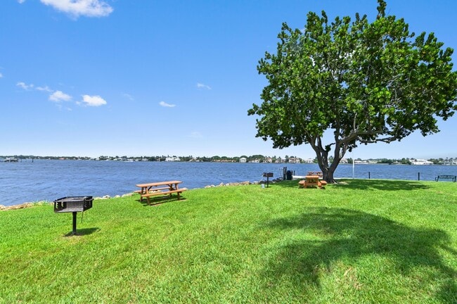 Building Photo - 140 Yacht Club Way