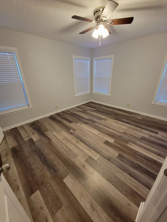 Building Photo - Bryan - 3 bed/ 2 bath / 2 car garage house with fenced back yard, near Texas A&M