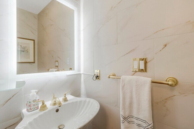 Building Photo - 3230 Volta Pl NW