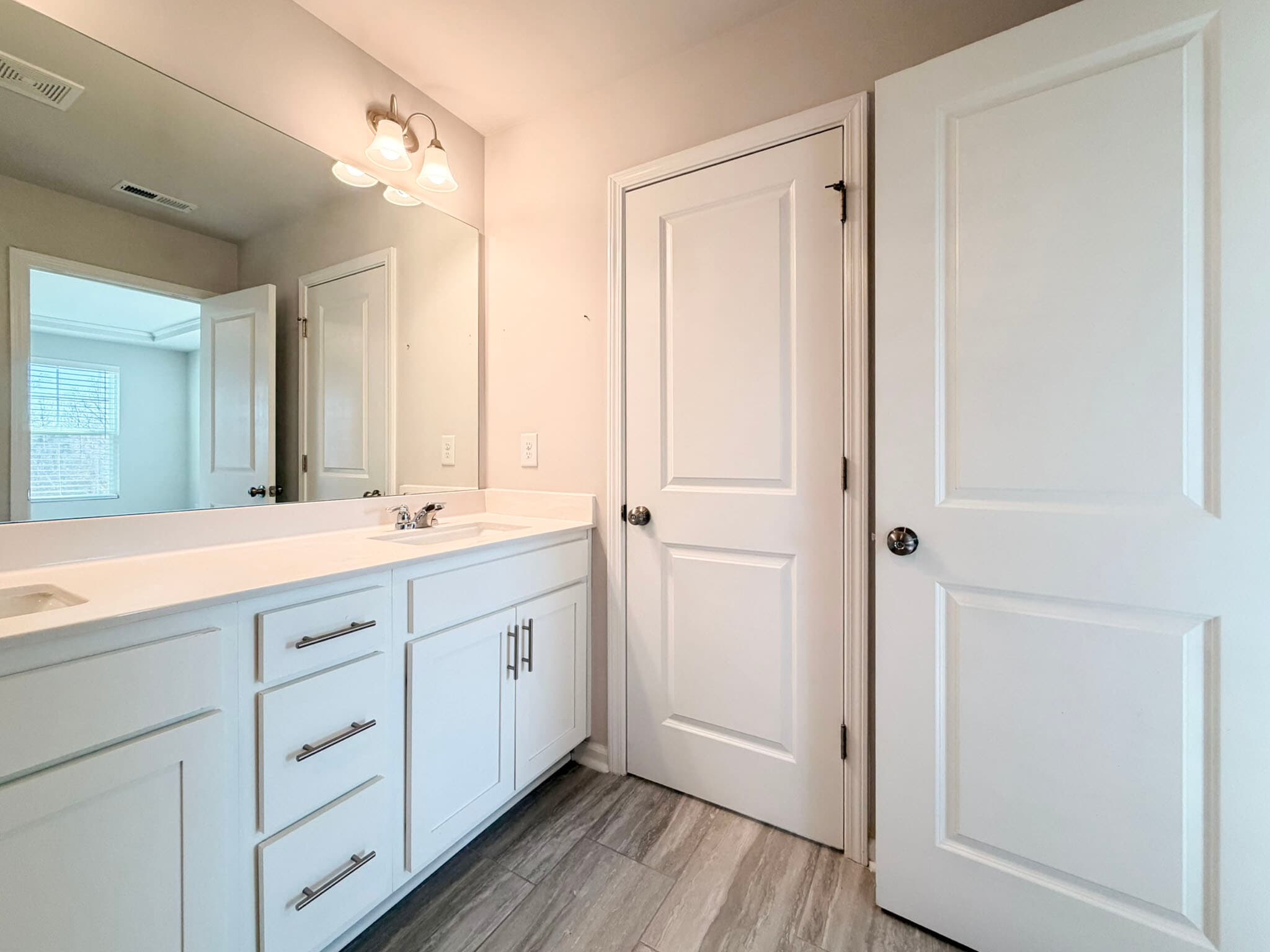 Building Photo - 400 Hazy Hills Ln