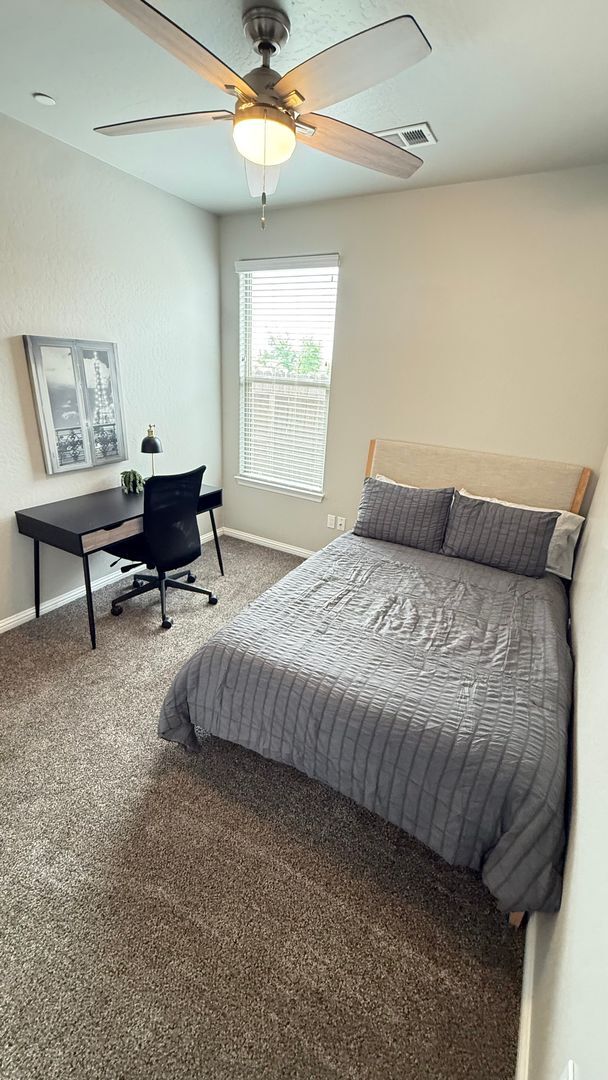 Building Photo - Fully Furnished Short or Long Term Modern Home