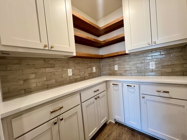 Building Photo - 9333 SW 42nd St