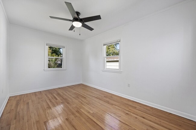 Building Photo - Well Cared for Single Family Home in Conve...