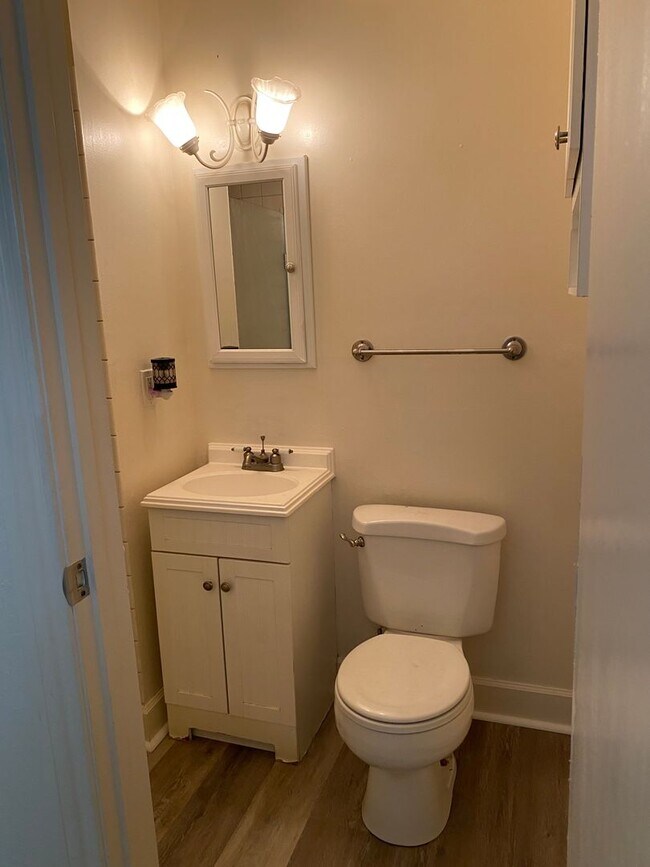 Building Photo - Located near downtown! Updated 3bed/2bath home with large family room/Rec room and side RV parking