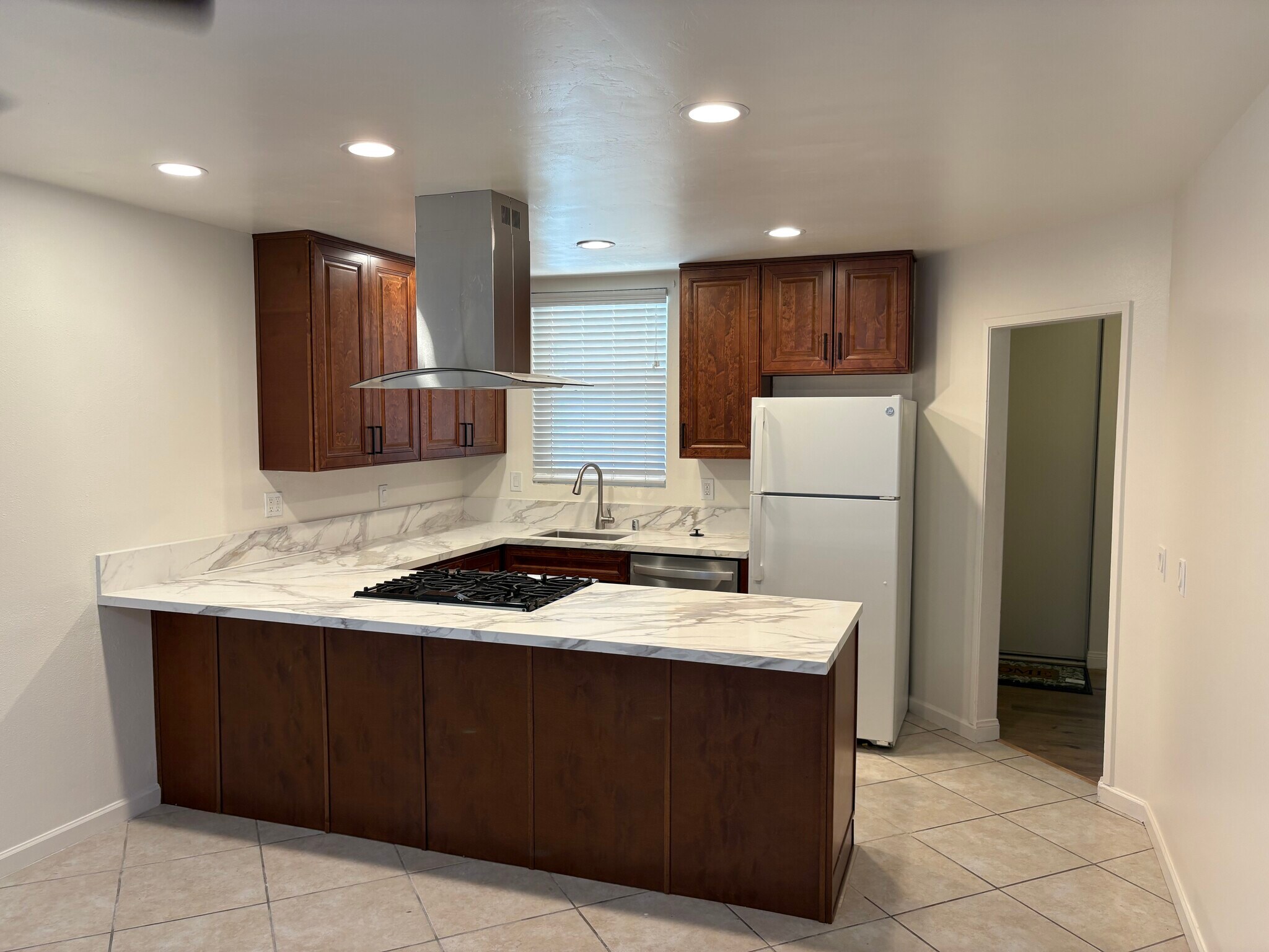 Building Photo - 4076 Mira Costa St