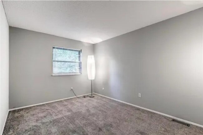 Building Photo - 252 Glandore Dr