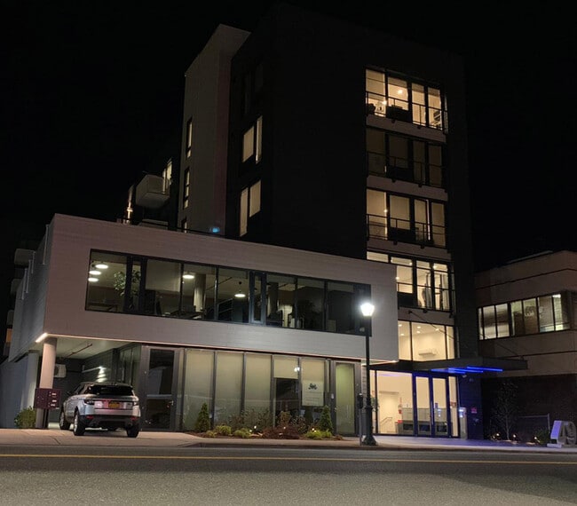 Building Photo - The Promenade at Central