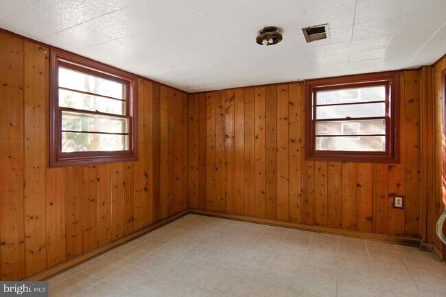 Building Photo - 6807 Dean Dr