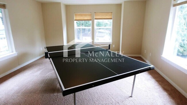 Building Photo - Beautiful Furnished Home in University Place