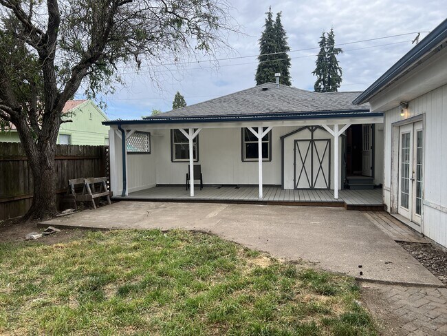 Building Photo - 540 Tangent St