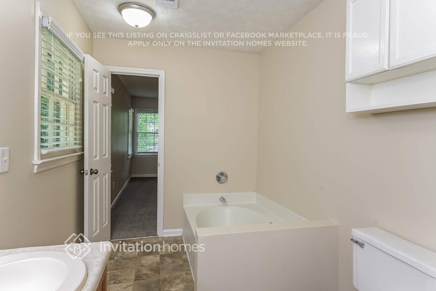 Building Photo - 2110 Amber Creek Dr