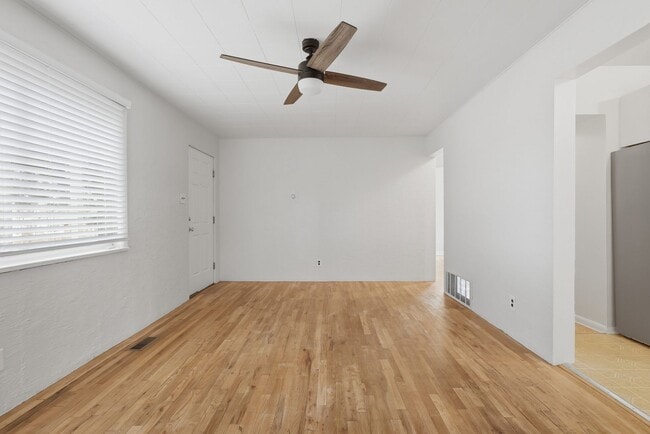 Building Photo - 3 Bed 1 bath Home in Downtown Castle Rock!