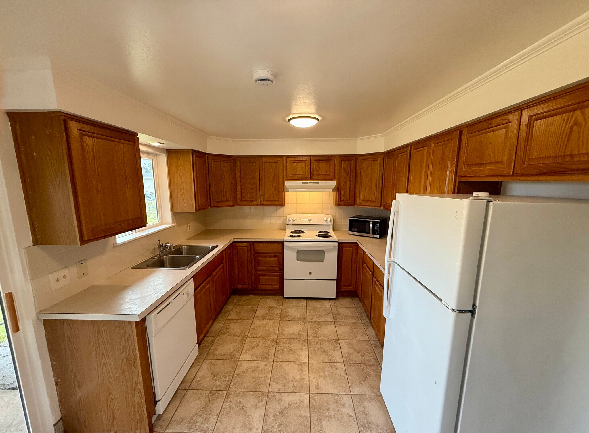 Building Photo - 7806 3rd Ave SE