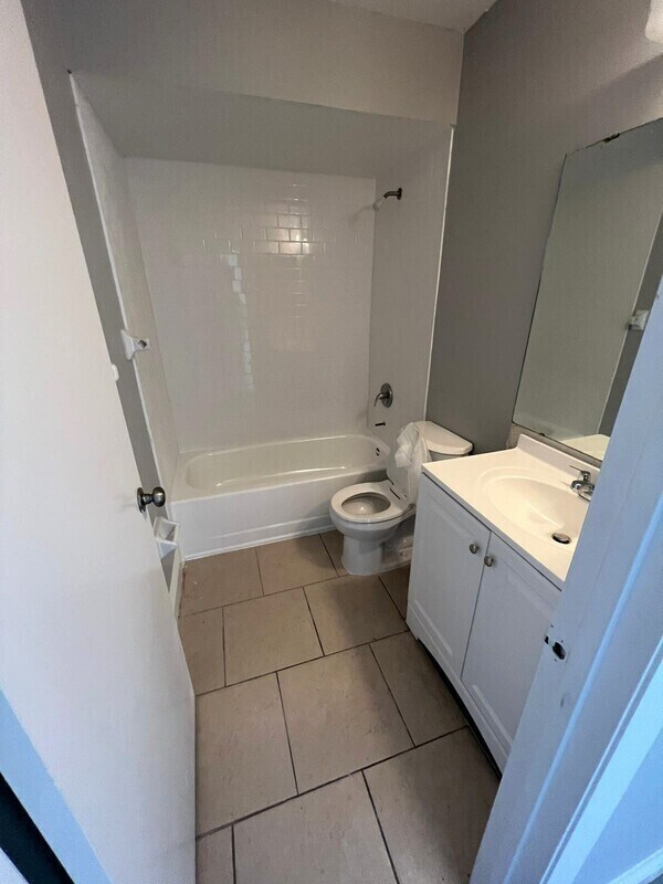 Building Photo - 36 Sandalwood Ct