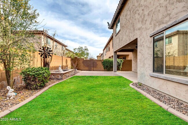 Building Photo - 2040 W Kathleen Rd