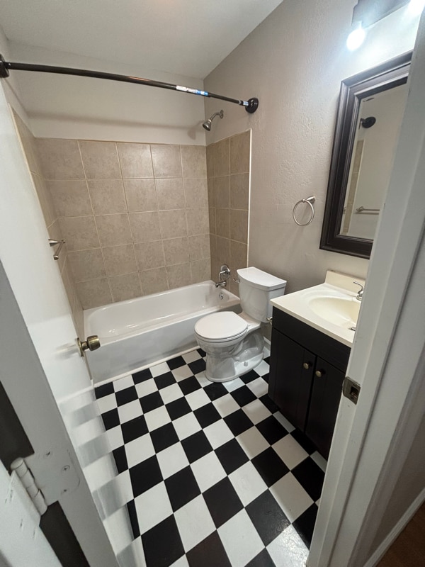 Building Photo - 626 Middle St