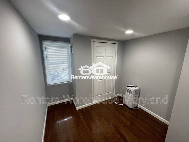 Building Photo - 519 S Port St