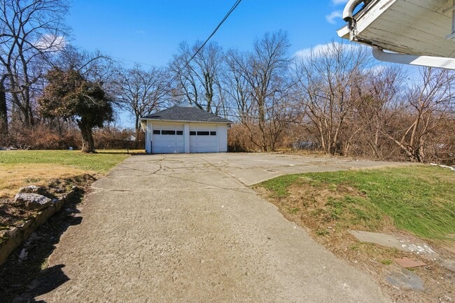 Building Photo - 223 Elmhurst Rd