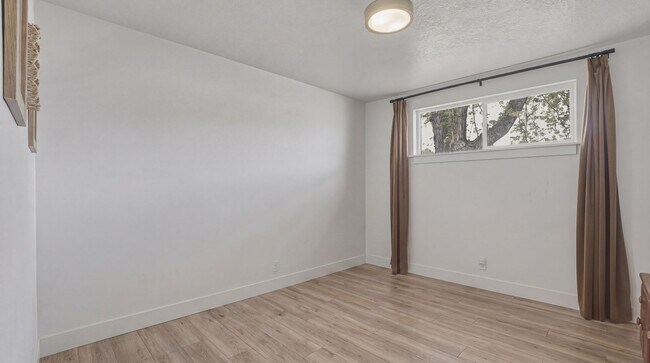 Building Photo - Charming and Quiet 3 bed Orem Home in Prime Location with Solar!!