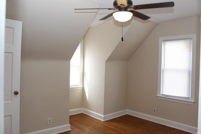 Building Photo - 2100 E Gum St