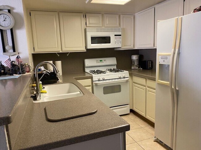 Building Photo - Winter and Summer 1BR WaterFront Vacation Condo Fully Furnished, UTILITIES INCLUDED Available 12/...