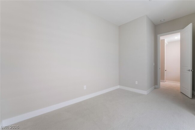 Building Photo - 667 Grey Saker St