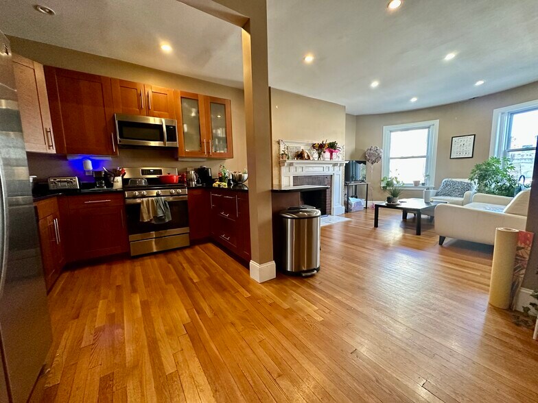 Building Photo - 10 Saint Lukes Rd