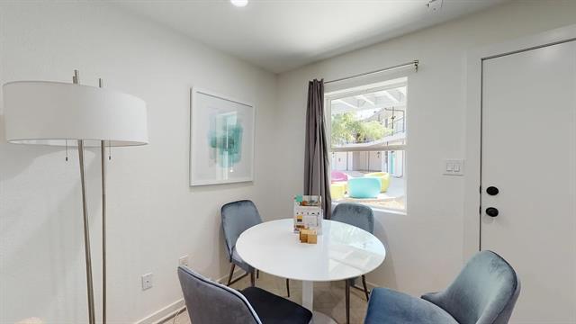 Building Photo - 321 E 8th St