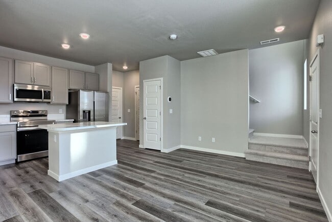 Building Photo - Beautiful Townhome For Lease