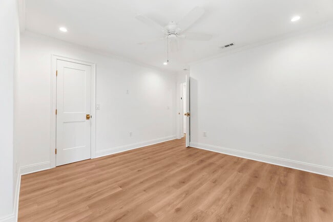 Building Photo - 1481 Center St Ext