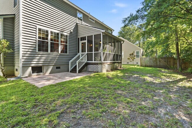 Building Photo - "Exquisite 4-Bed Sanctuary with Cozy Fireplace & Spacious 2,204 Square Foot Layout on Willoughby ...