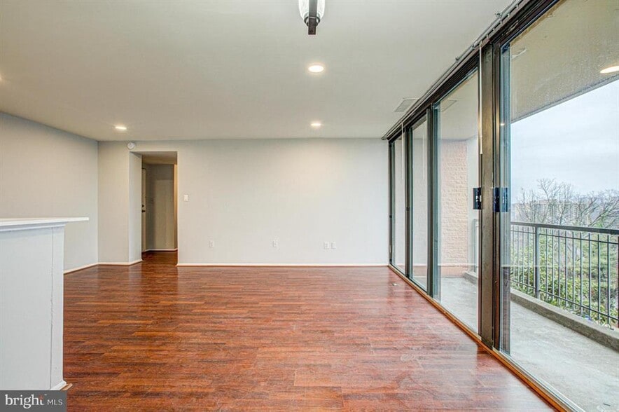 Building Photo - 16 S Van Dorn St
