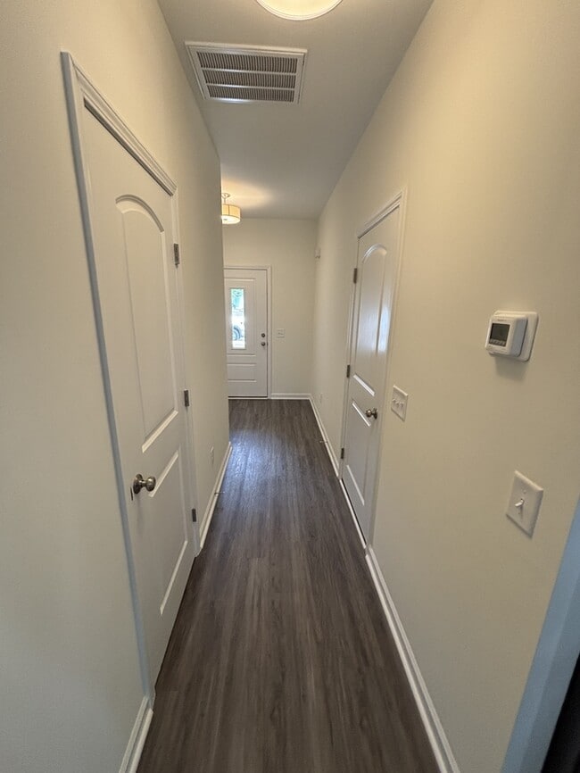 Building Photo - 606 S Blackmon St