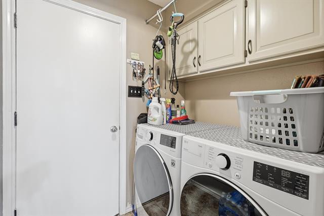 Building Photo - 2829 Harvest Hill Dr