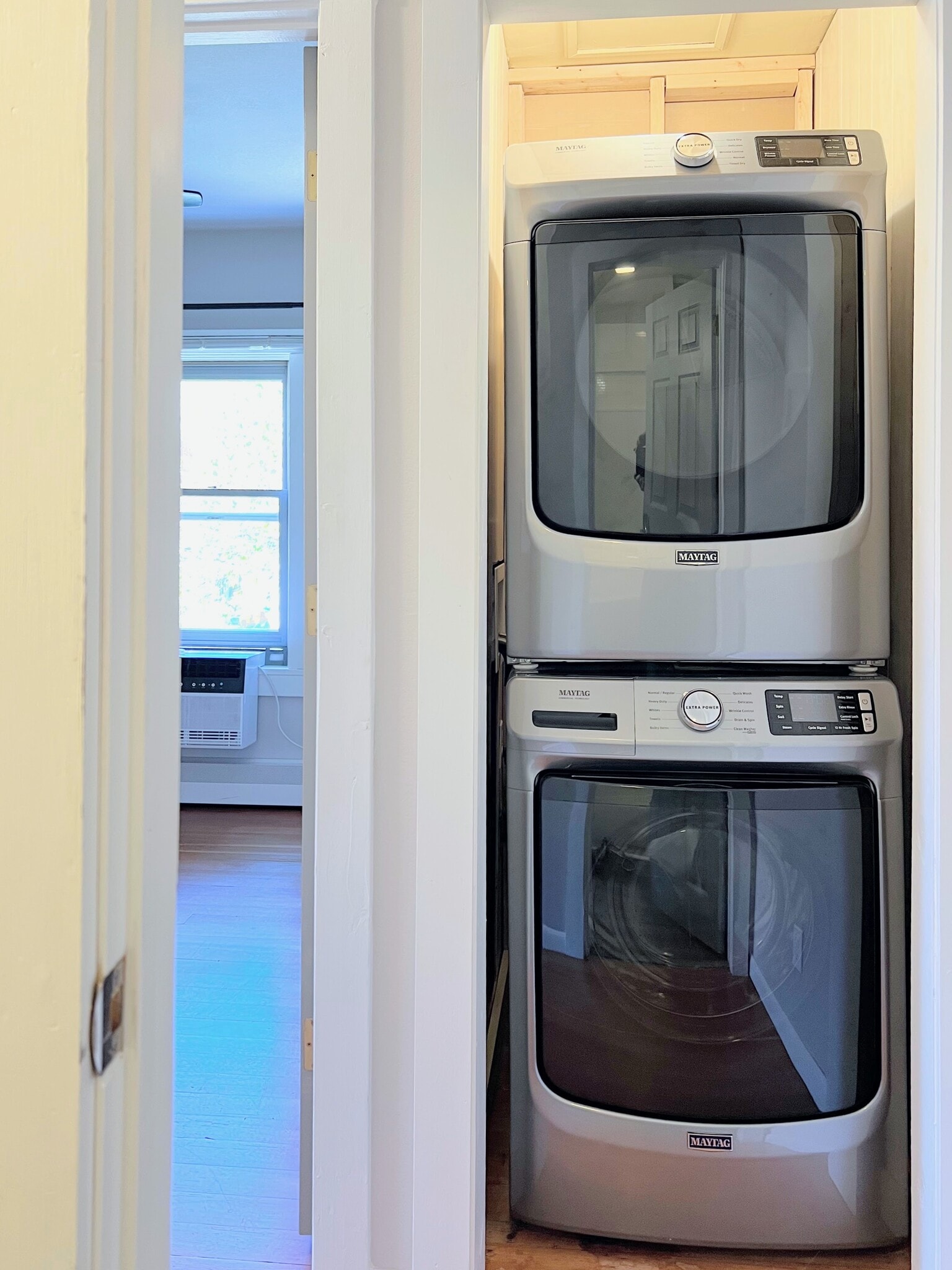 Building Photo - 1768 1/2 W 3rd Ave