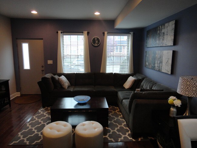 Building Photo - 240 Lauriston St