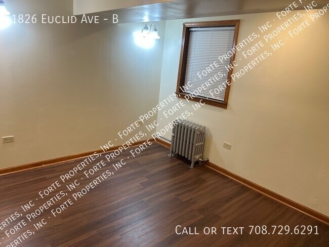 Building Photo - Spacious one bedroom apartment