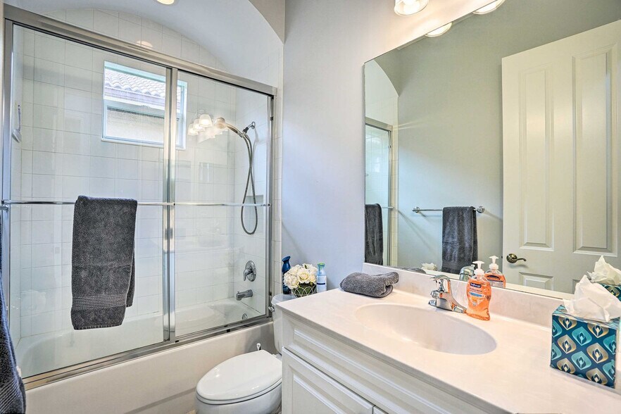 Building Photo - 6092 Dogleg Dr