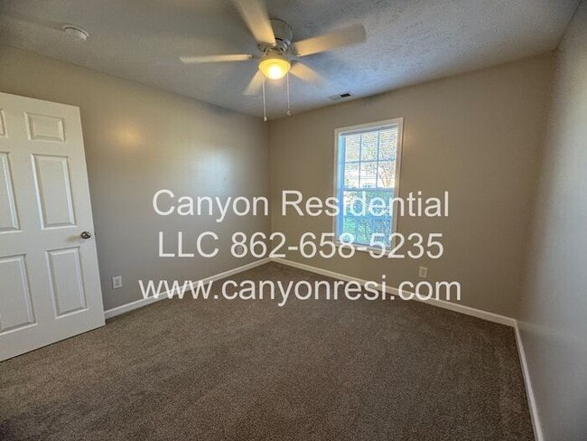 Building Photo - 105 Scaley Bark Dr