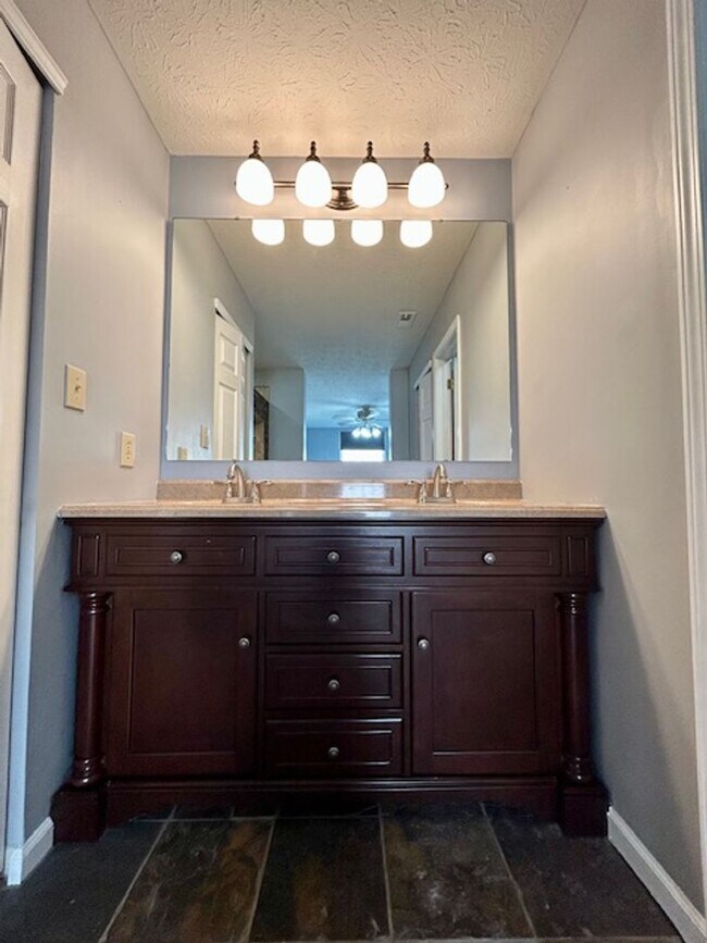Building Photo - Charming 4-Bedroom Home Near Morse Park & ...