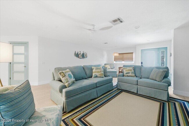 Building Photo - 4262 Biscayne Dr