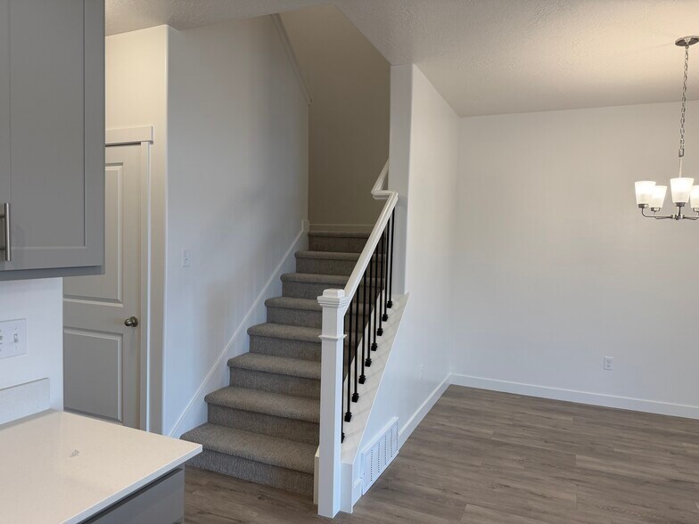 Building Photo - 1485 N 305 E