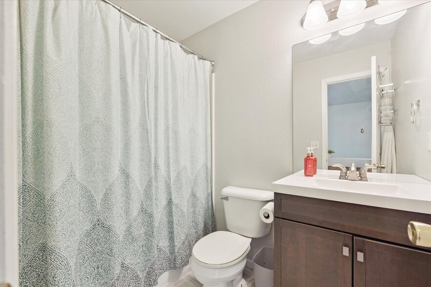 Building Photo - 5155 Golden Eagle Pky